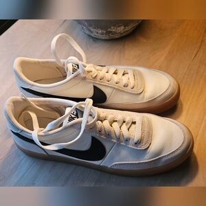 Nike Woman'a Cream and Black Sneakers